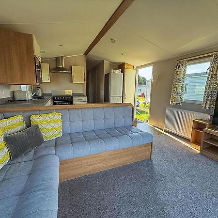 Lovely 8 Berth Caravan In Southview Holiday Park, Ref 33042Tc 斯凯格内斯 外观 照片
