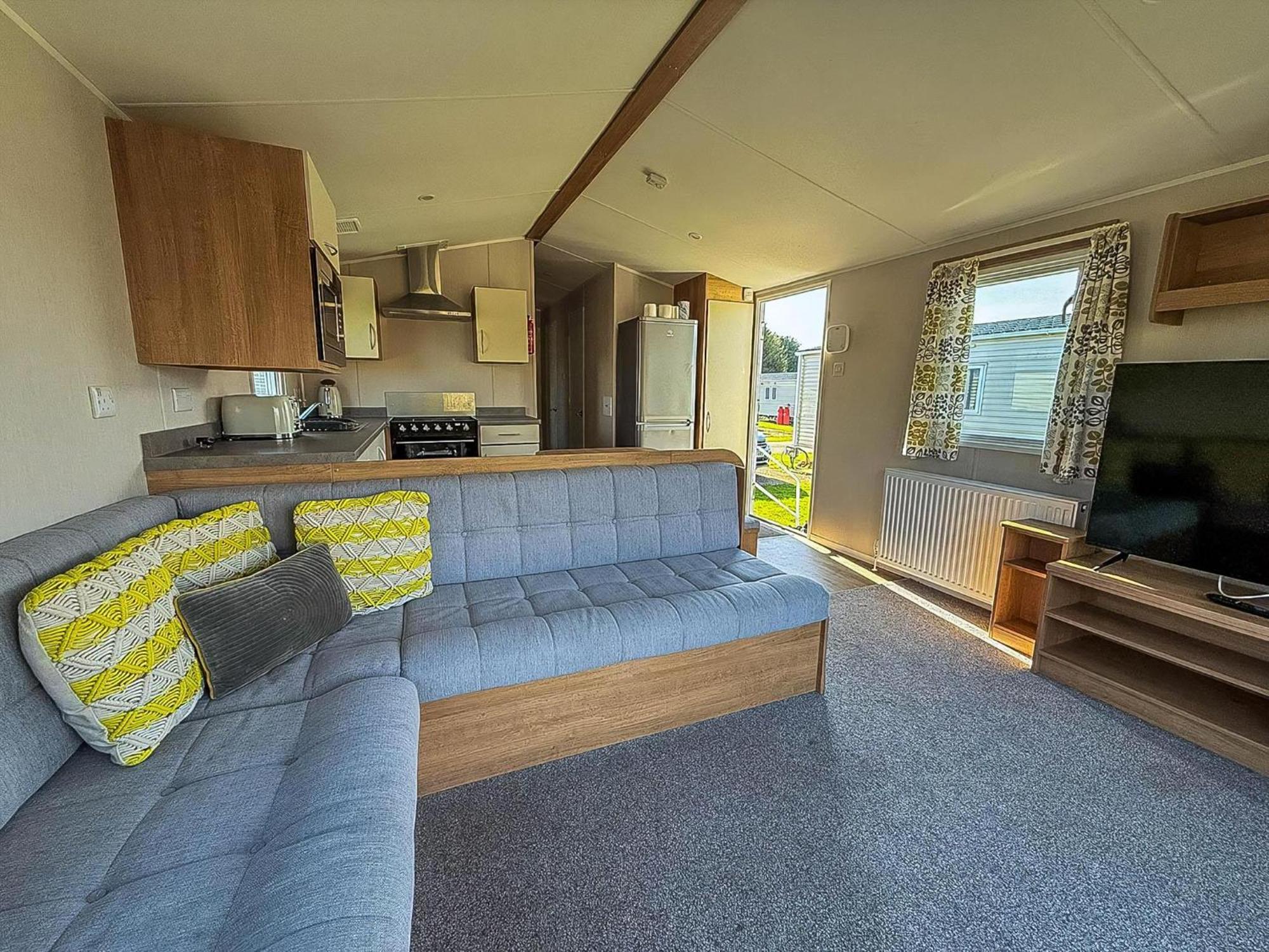 Lovely 8 Berth Caravan In Southview Holiday Park, Ref 33042Tc 斯凯格内斯 外观 照片